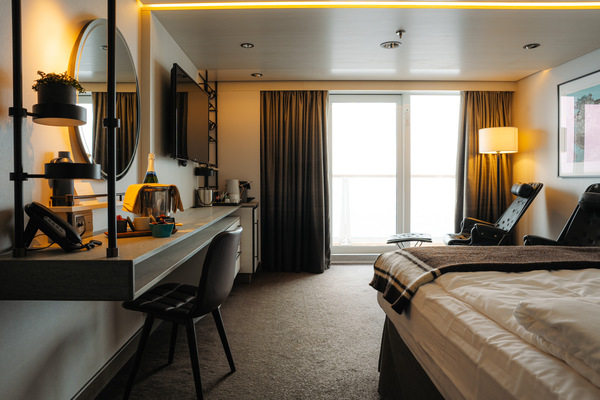 HX Hurtigruten Expeditions MS Fridtjof Nansen Expedition Suite Suite 1 ©Tuan Lam Atomic Pixel.jpg